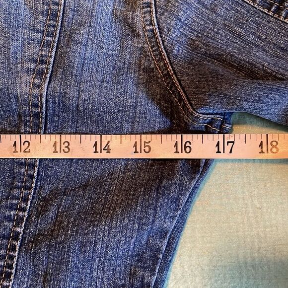 RU Jean Jacket size XS 97% cotton 3% Spandex 5 button front EUC - Picture 14 of 16